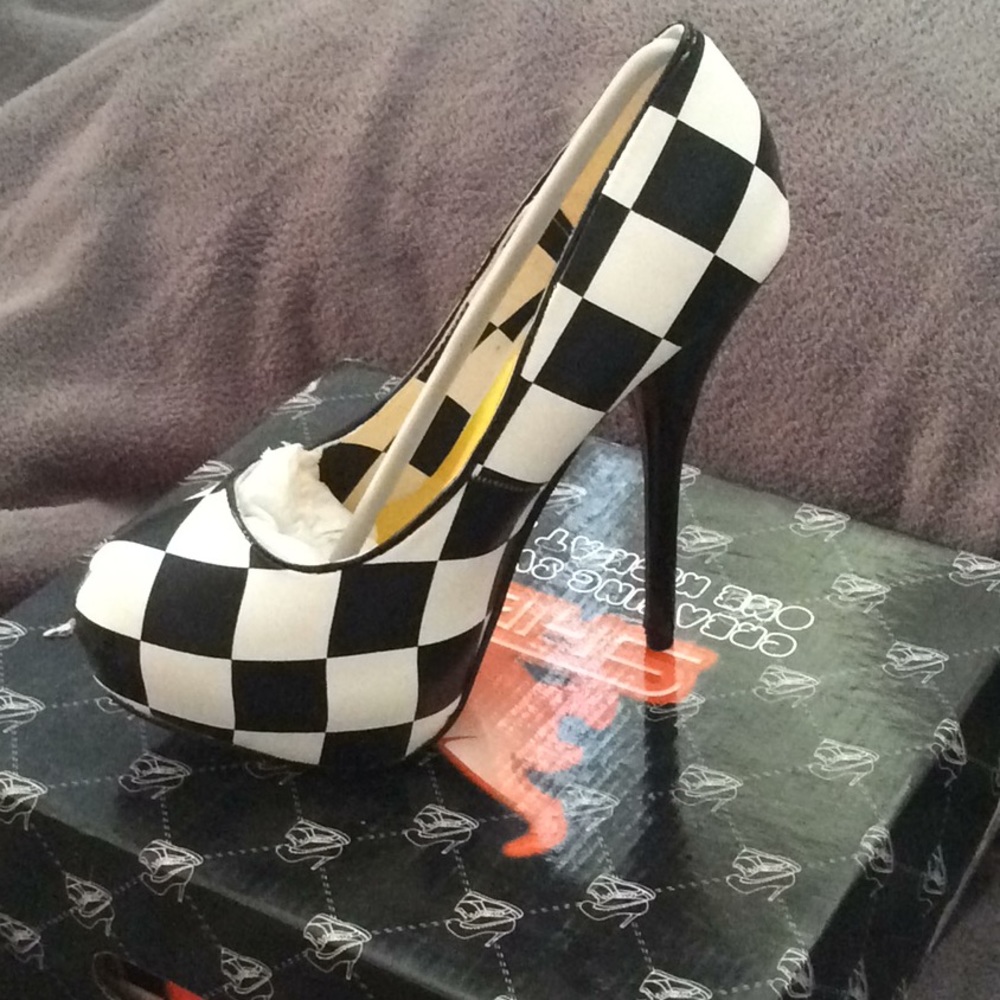 Brand new heels NEVER WORN